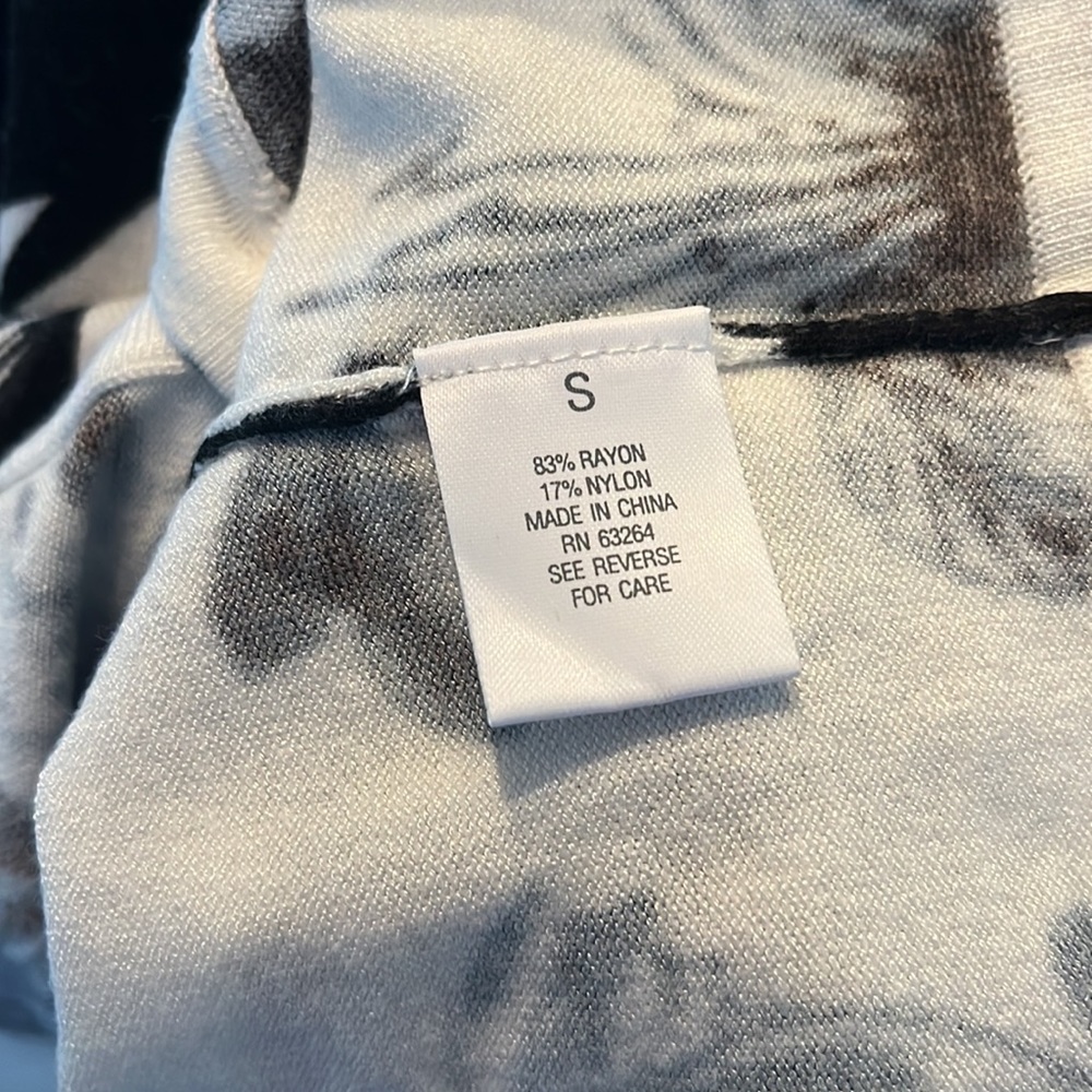 sweater - Picture 6 of 7